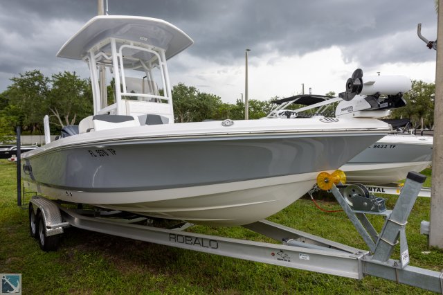 Used 2022  powered Robalo Boat for sale